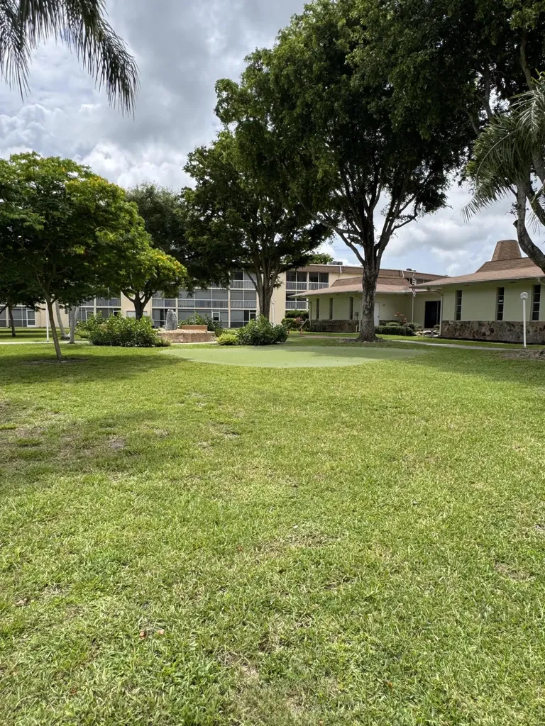 700 Village Green Court Palm Springs FL 33461