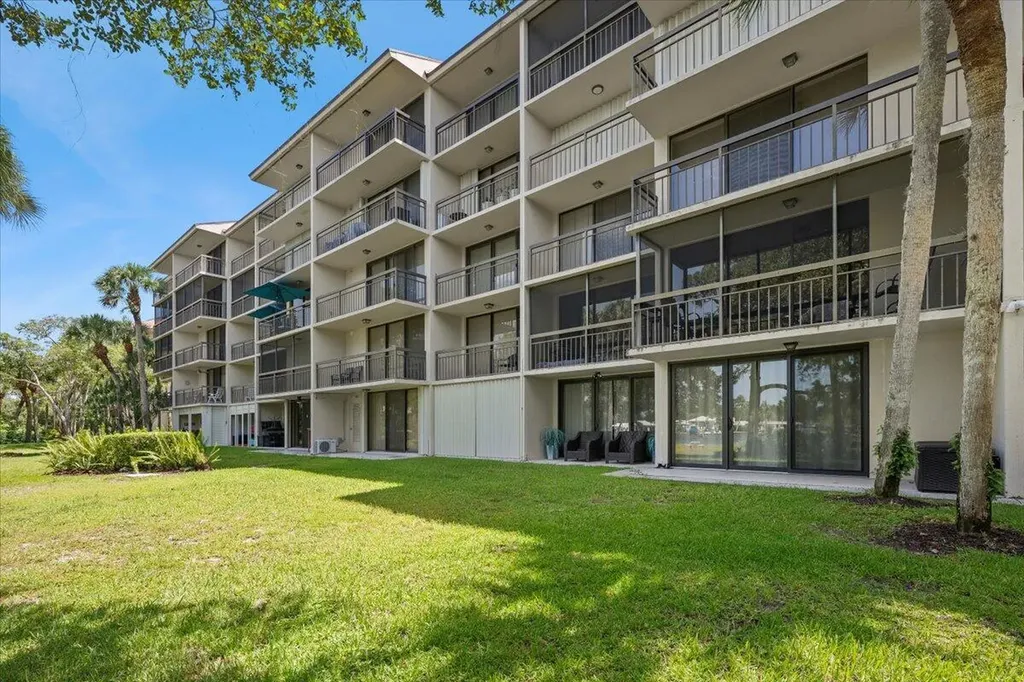 2001 Marina Isle Way Jupiter FL 33477
