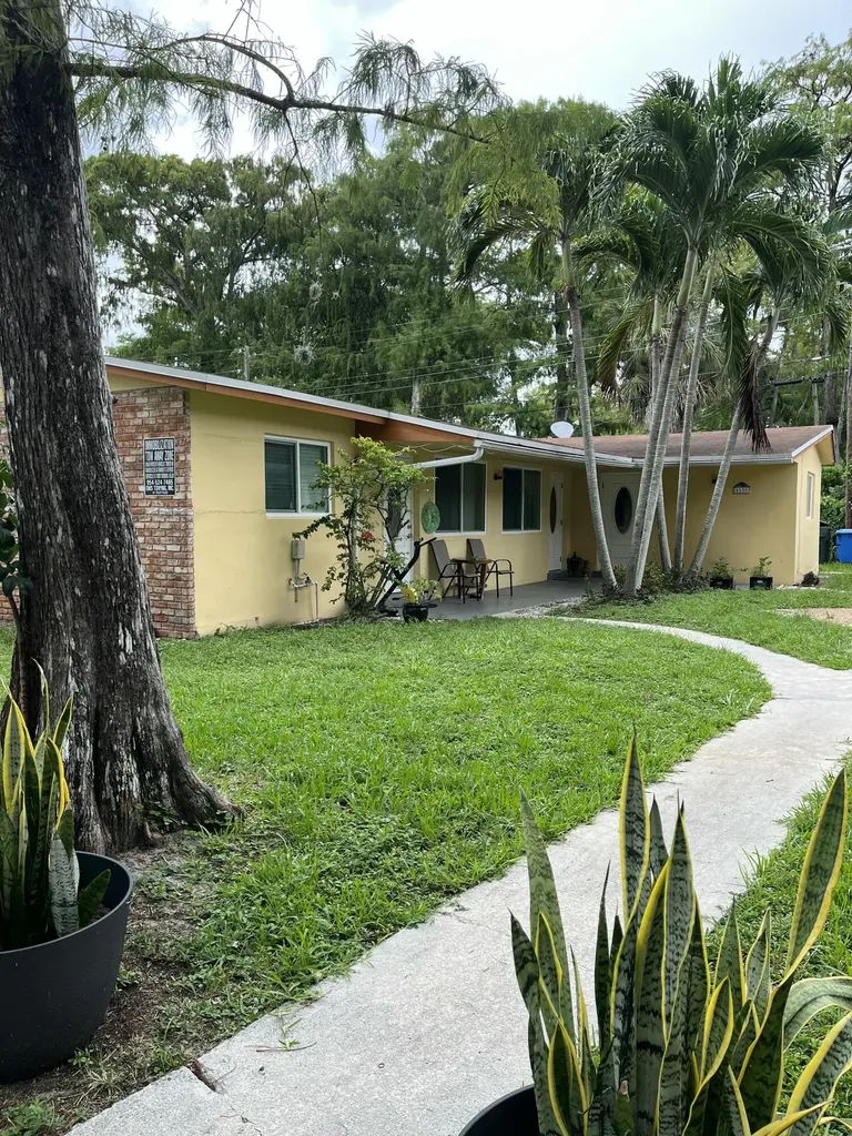 4250 NW 21st Avenue Oakland Park FL 33309