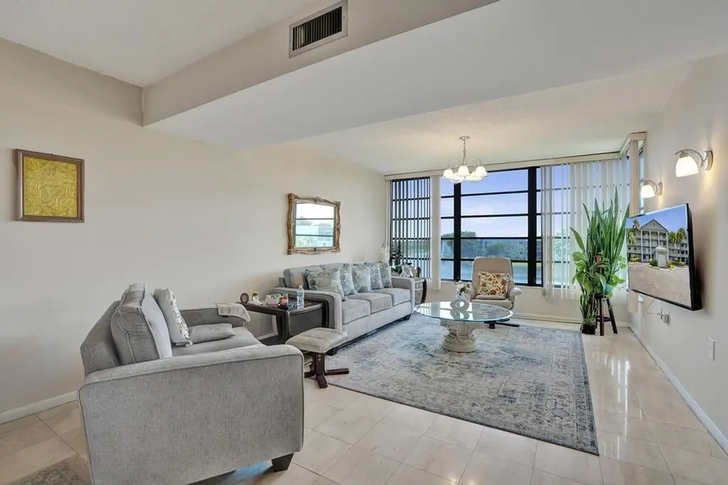 1524 Whitehall Drive Davie FL 33324