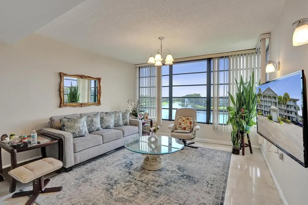 1524 Whitehall Drive Davie FL 33324