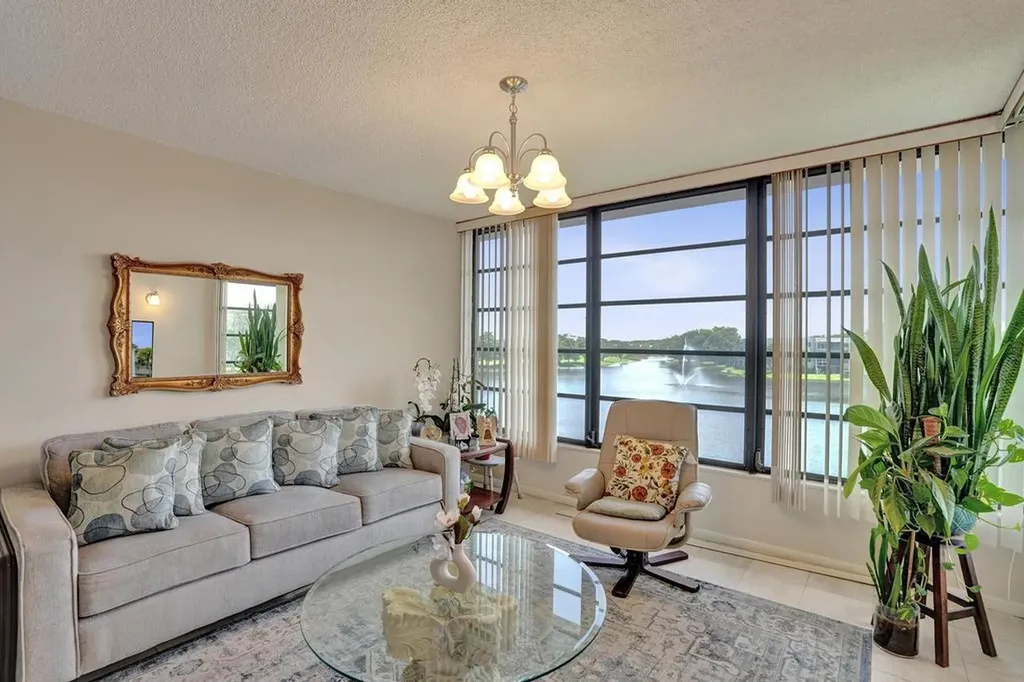 1524 Whitehall Drive Davie FL 33324