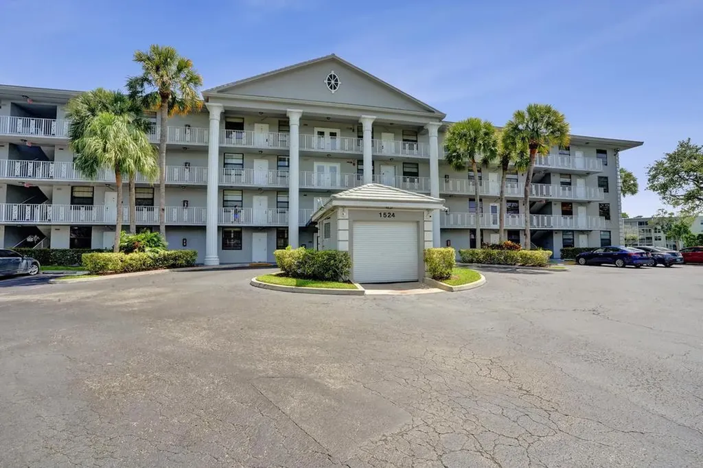1524 Whitehall Drive Davie FL 33324