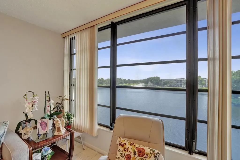 1524 Whitehall Drive Davie FL 33324