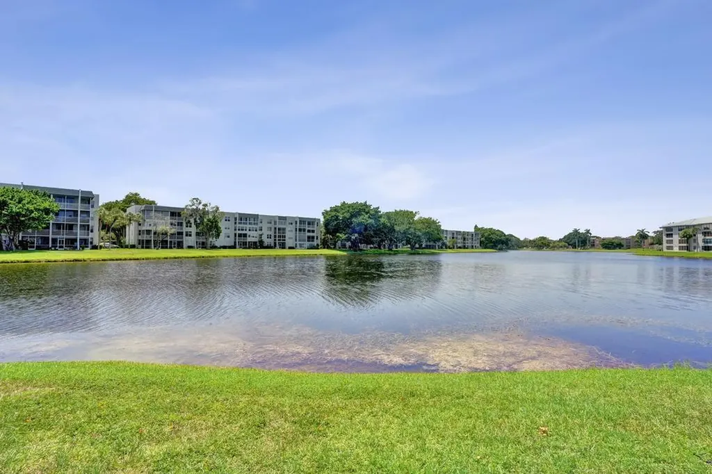 1524 Whitehall Drive Davie FL 33324