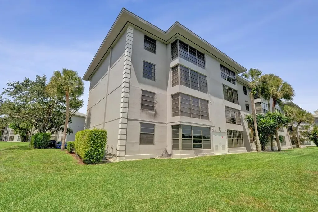 1524 Whitehall Drive Davie FL 33324