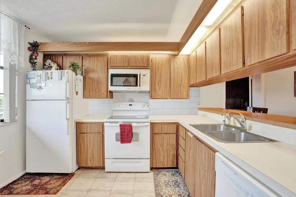 1524 Whitehall Drive Davie FL 33324