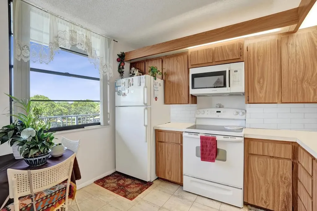 1524 Whitehall Drive Davie FL 33324