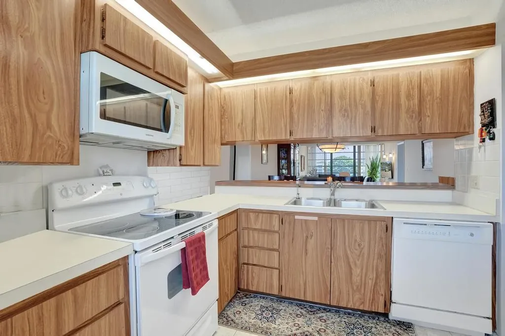 1524 Whitehall Drive Davie FL 33324