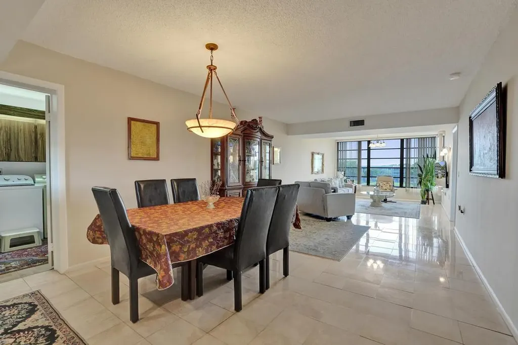 1524 Whitehall Drive Davie FL 33324