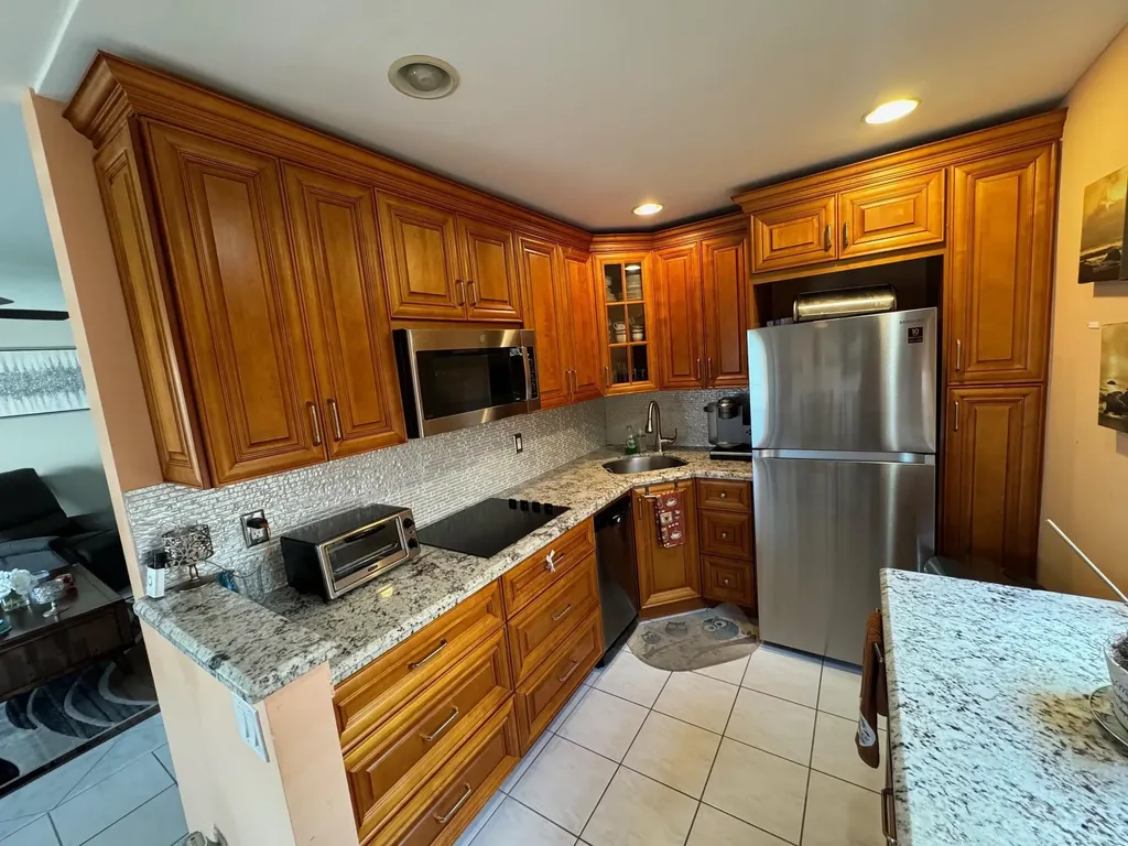 669 Burgundy N Delray Beach FL 33484