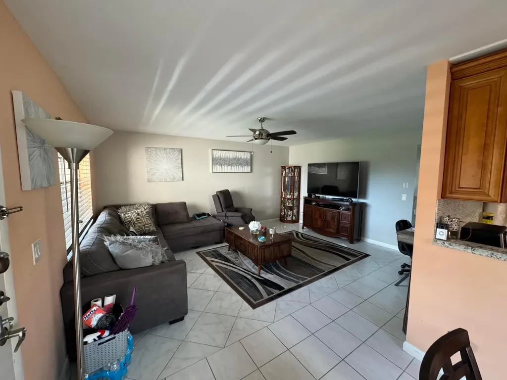 669 Burgundy N Delray Beach FL 33484
