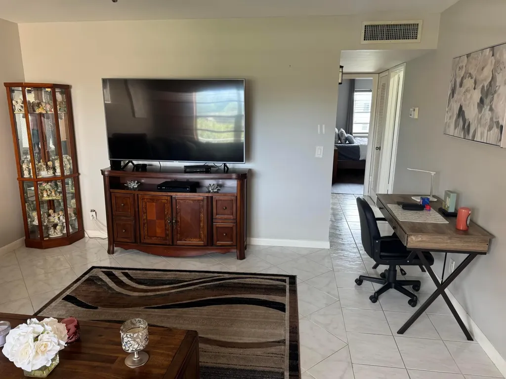 669 Burgundy N Delray Beach FL 33484