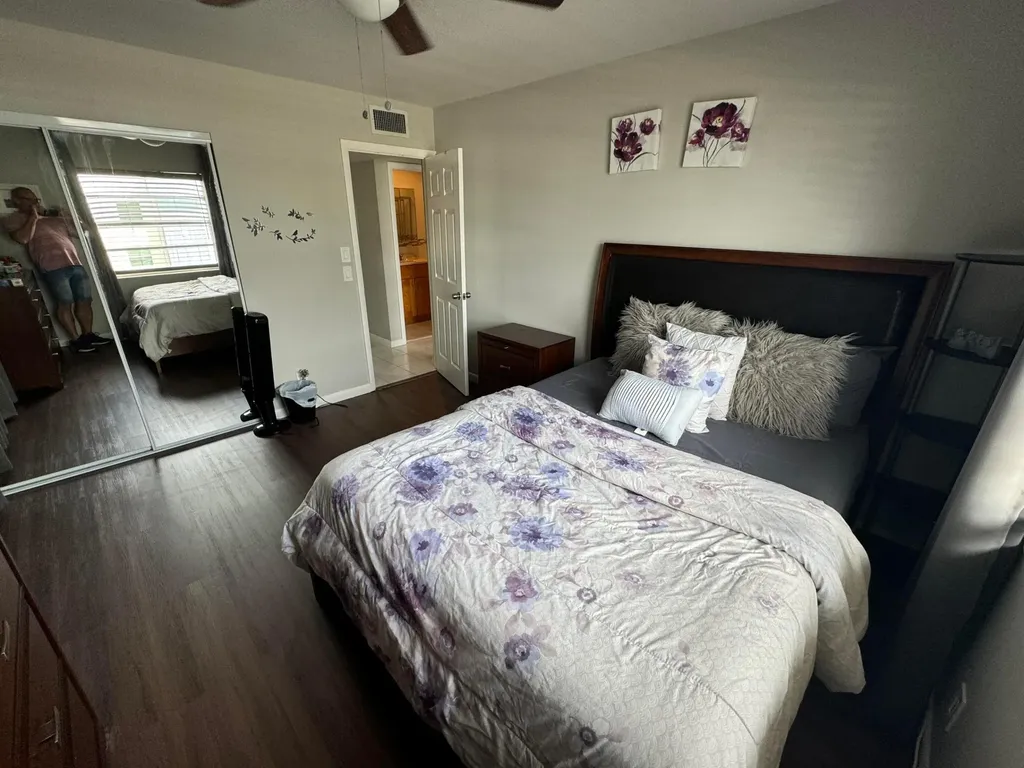 669 Burgundy N Delray Beach FL 33484