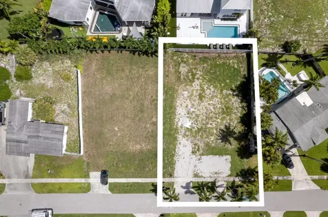 275 NE 4th Street Boca Raton FL 33432