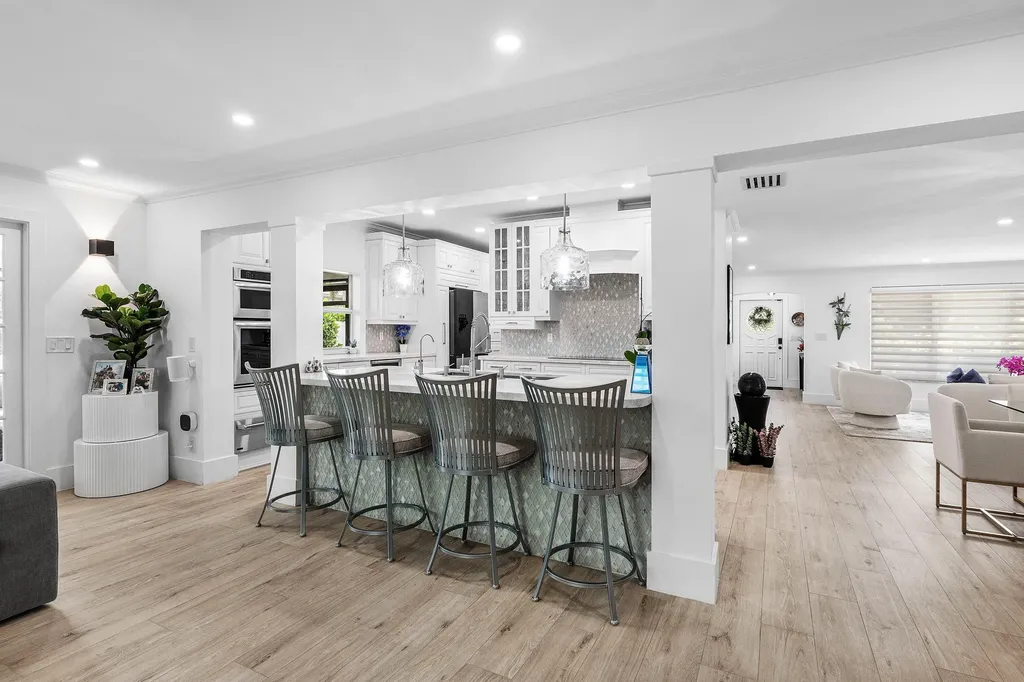 3203 NE 6th Boca Raton FL 33431