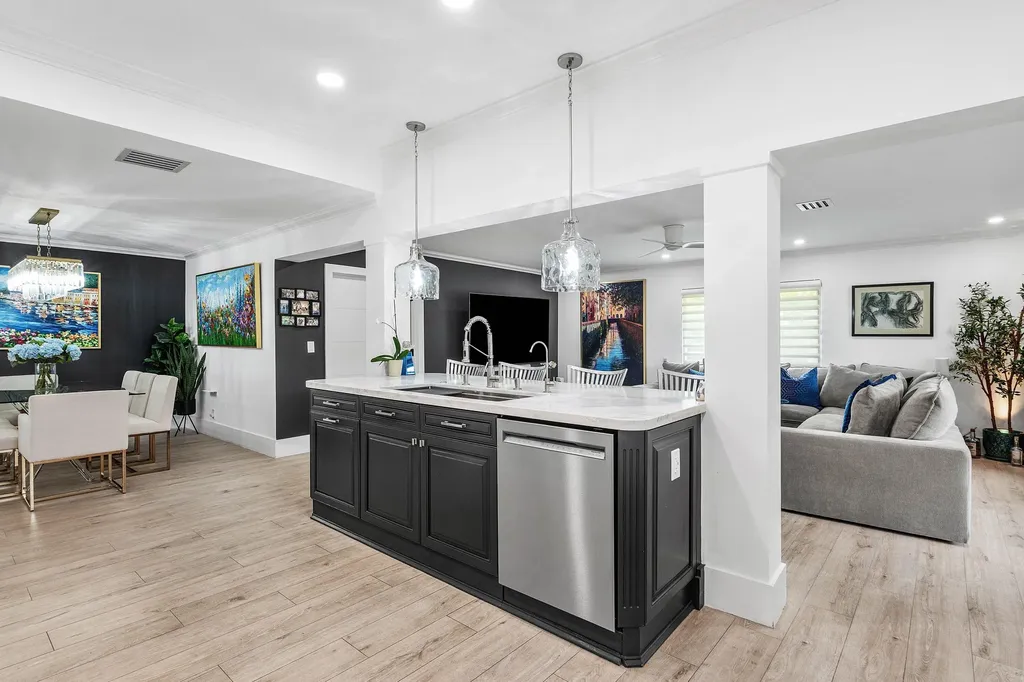 3203 NE 6th Boca Raton FL 33431