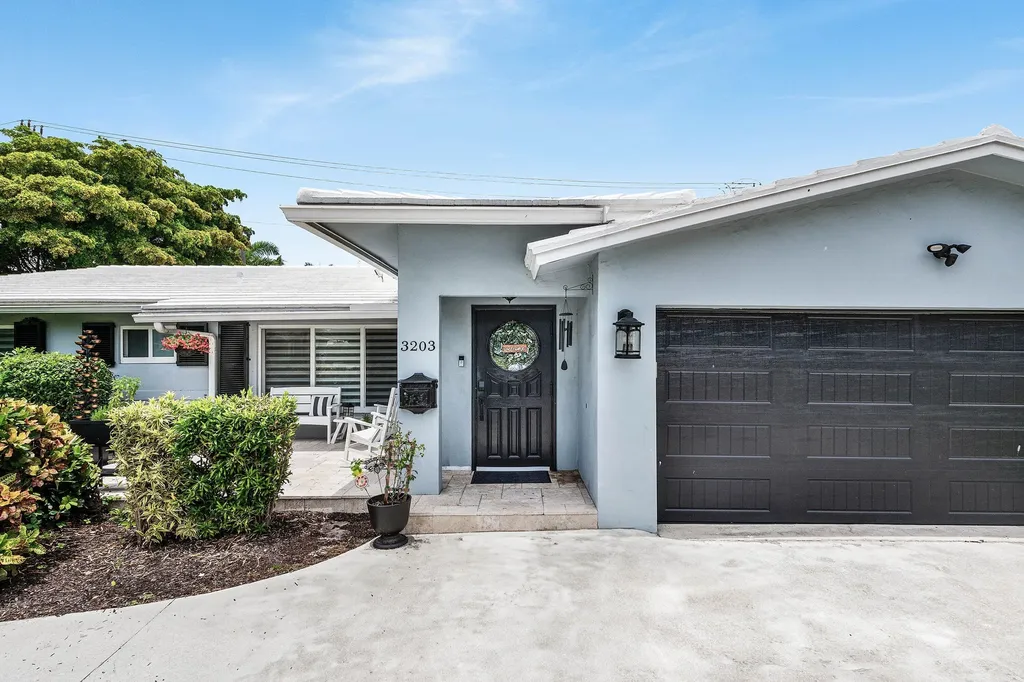 3203 NE 6th Boca Raton FL 33431