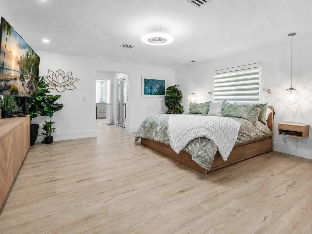 3203 NE 6th Boca Raton FL 33431