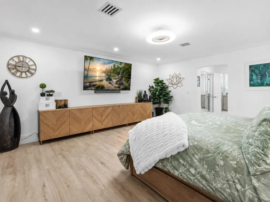 3203 NE 6th Boca Raton FL 33431
