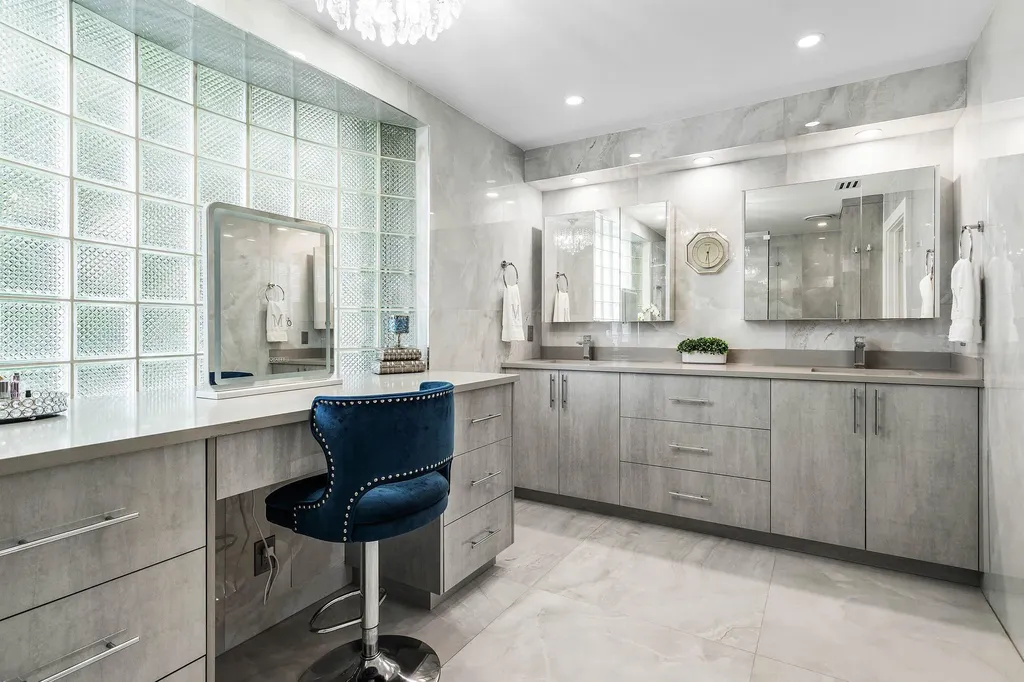 3203 NE 6th Boca Raton FL 33431