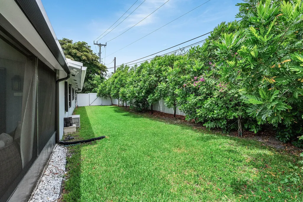 3203 NE 6th Boca Raton FL 33431