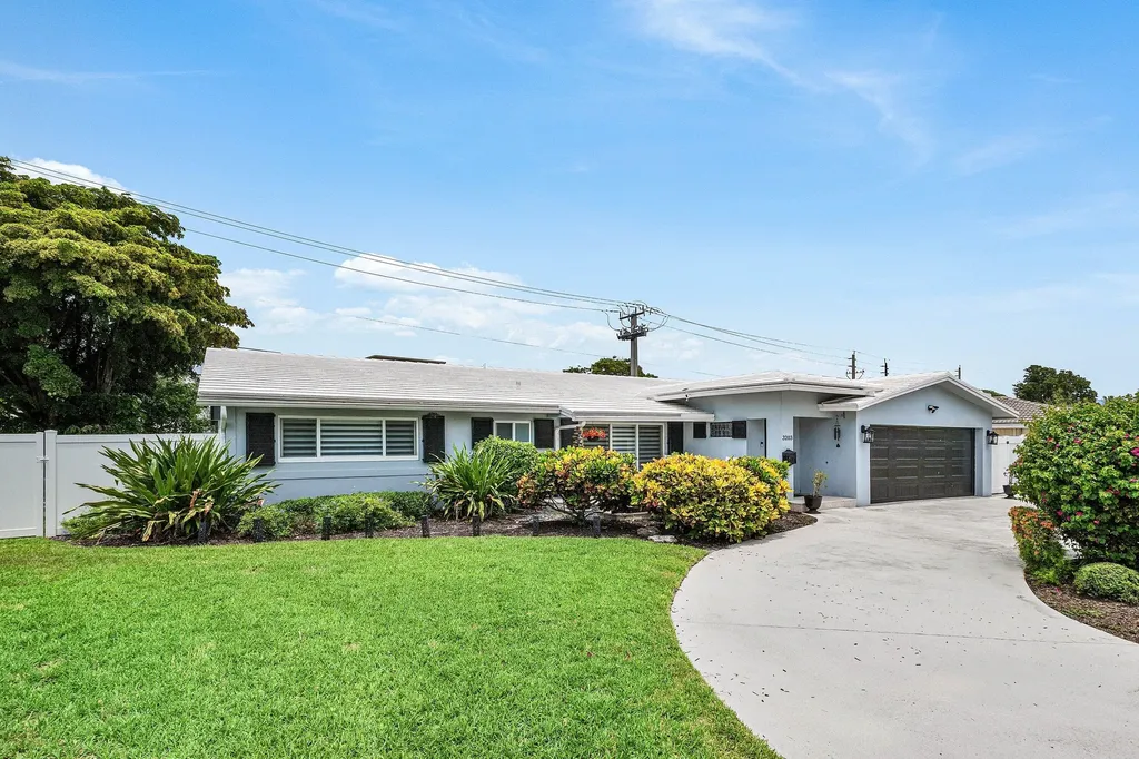 3203 NE 6th Boca Raton FL 33431