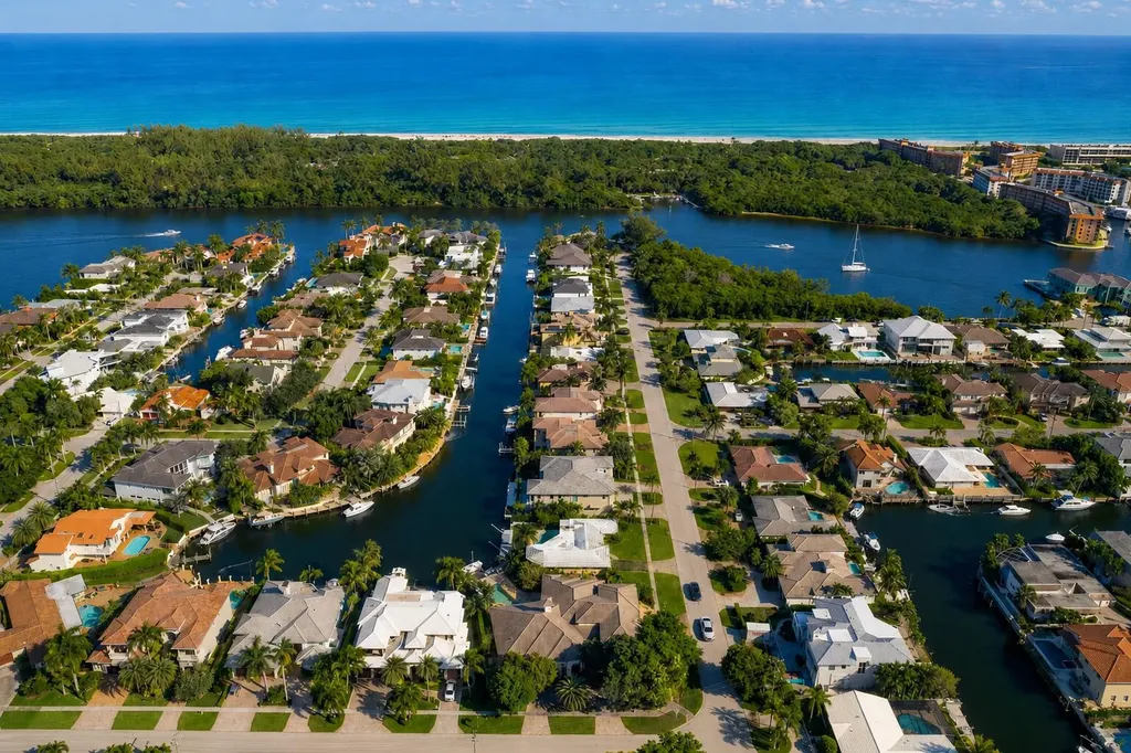 3203 NE 6th Boca Raton FL 33431