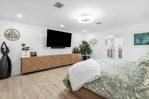 3203 NE 6th Boca Raton FL 33431