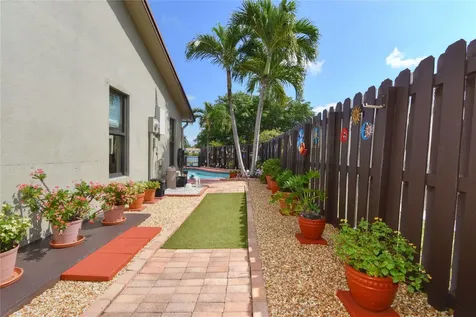 4148 NW 19th Terrace Oakland Park FL 33309