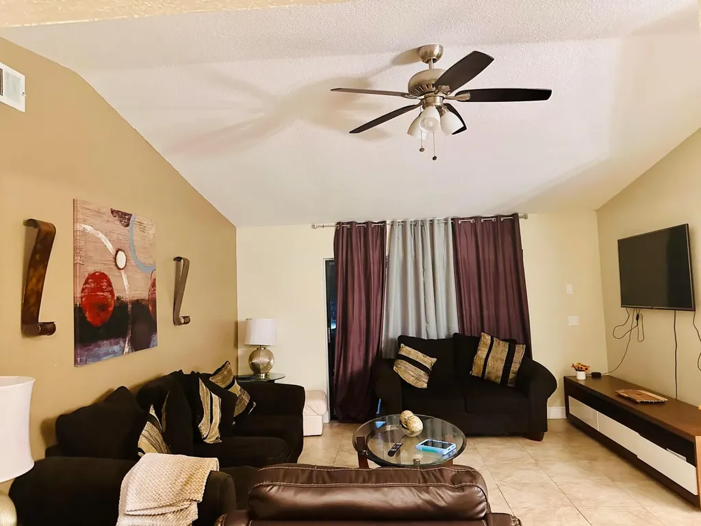 637 SE Thornhill Drive Port St Lucie FL 34983