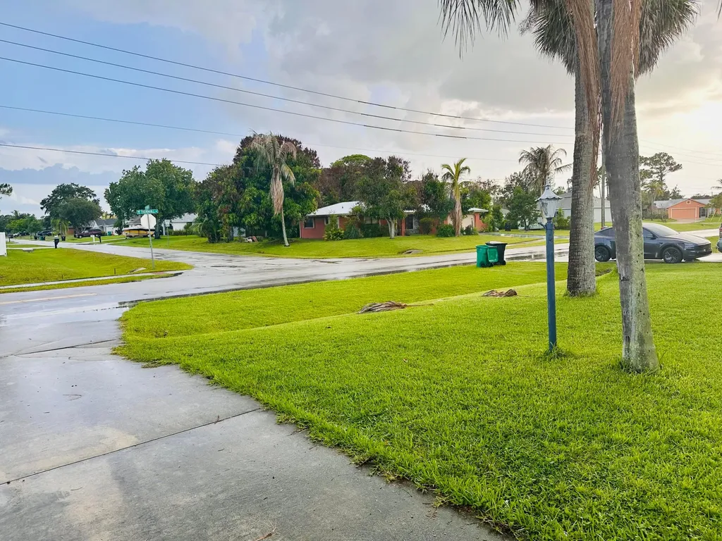 637 SE Thornhill Drive Port St Lucie FL 34983