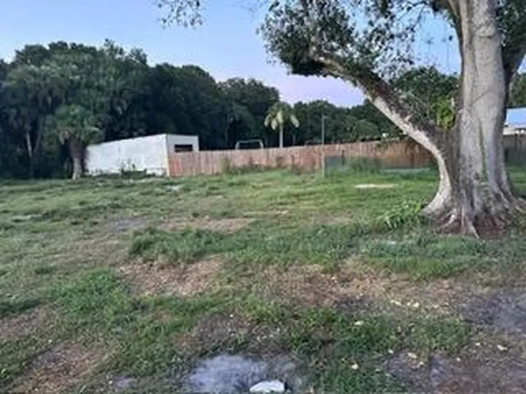 7660 NW 93rd Court Okeechobee FL 34972