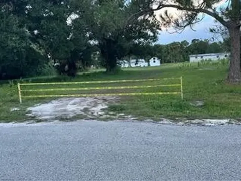 7660 NW 93rd Court Okeechobee FL 34972