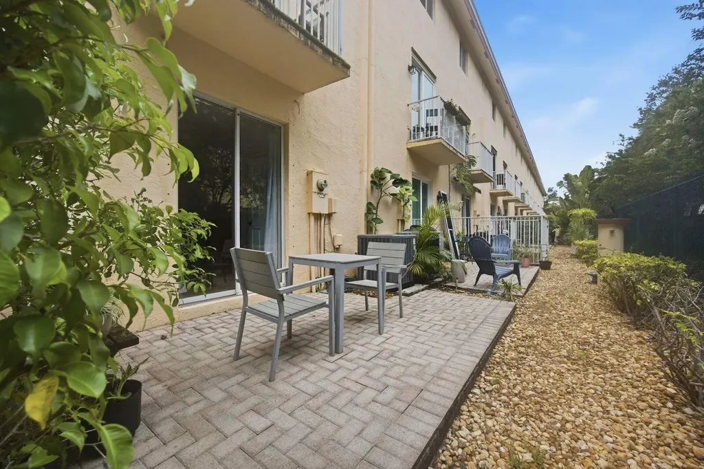 2465 NE 14th Street Causeway Pompano Beach FL 33062
