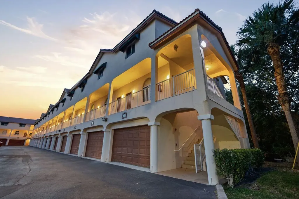 2465 NE 14th Street Causeway Pompano Beach FL 33062