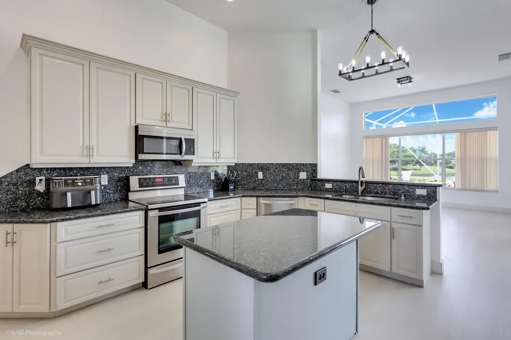780 SW Marsh Harbor Bay Port St Lucie FL 34986
