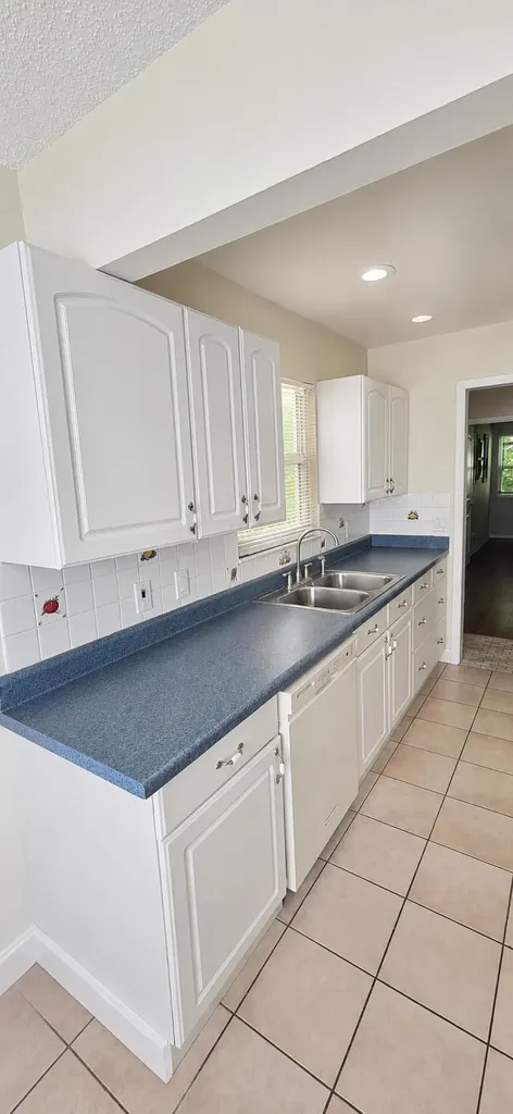 2490 SE Whitehorse Street Port St Lucie FL 34984