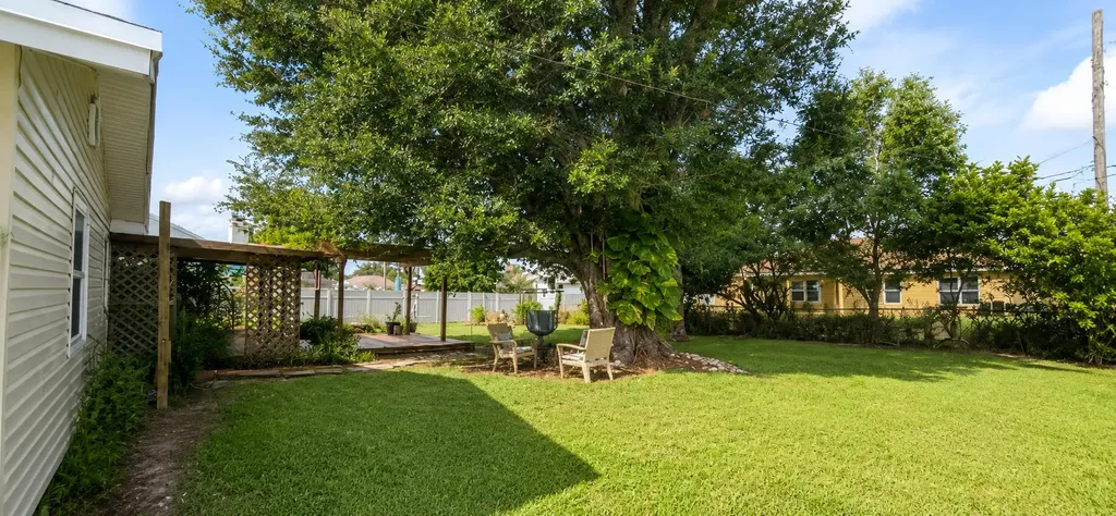 2490 SE Whitehorse Street Port St Lucie FL 34984