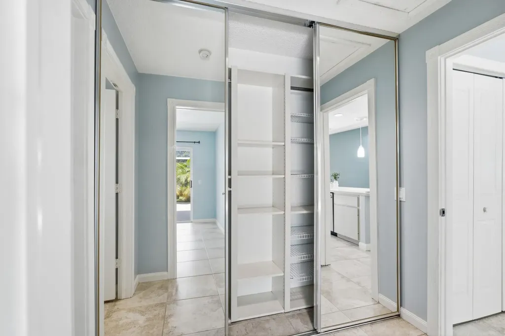 10701 Chapman Oak Court Palm Beach Gardens FL 33410