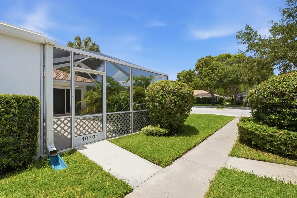 10701 Chapman Oak Court Palm Beach Gardens FL 33410
