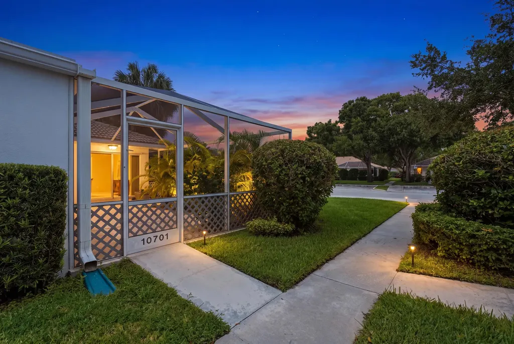 10701 Chapman Oak Court Palm Beach Gardens FL 33410