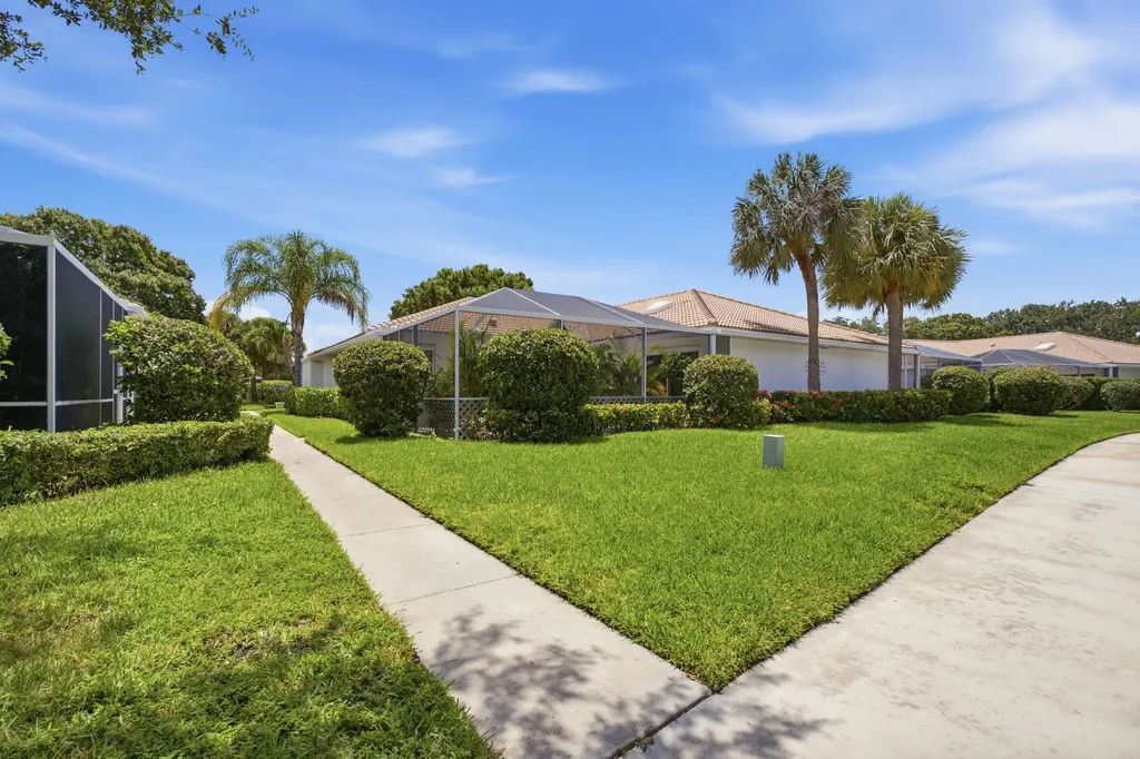 10701 Chapman Oak Court Palm Beach Gardens FL 33410
