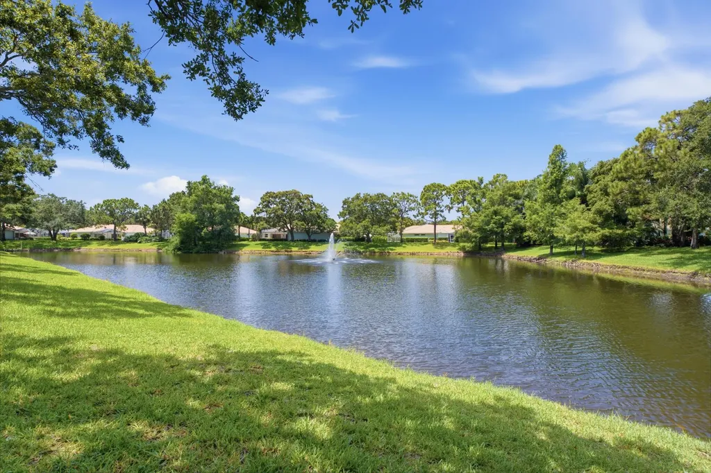 10701 Chapman Oak Court Palm Beach Gardens FL 33410