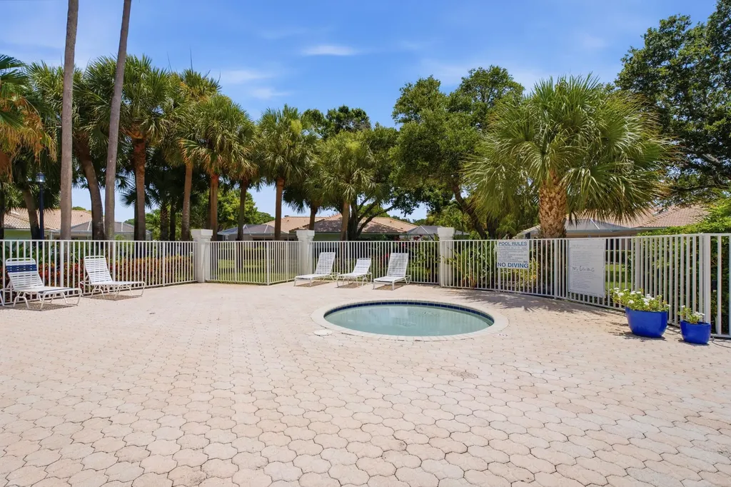10701 Chapman Oak Court Palm Beach Gardens FL 33410