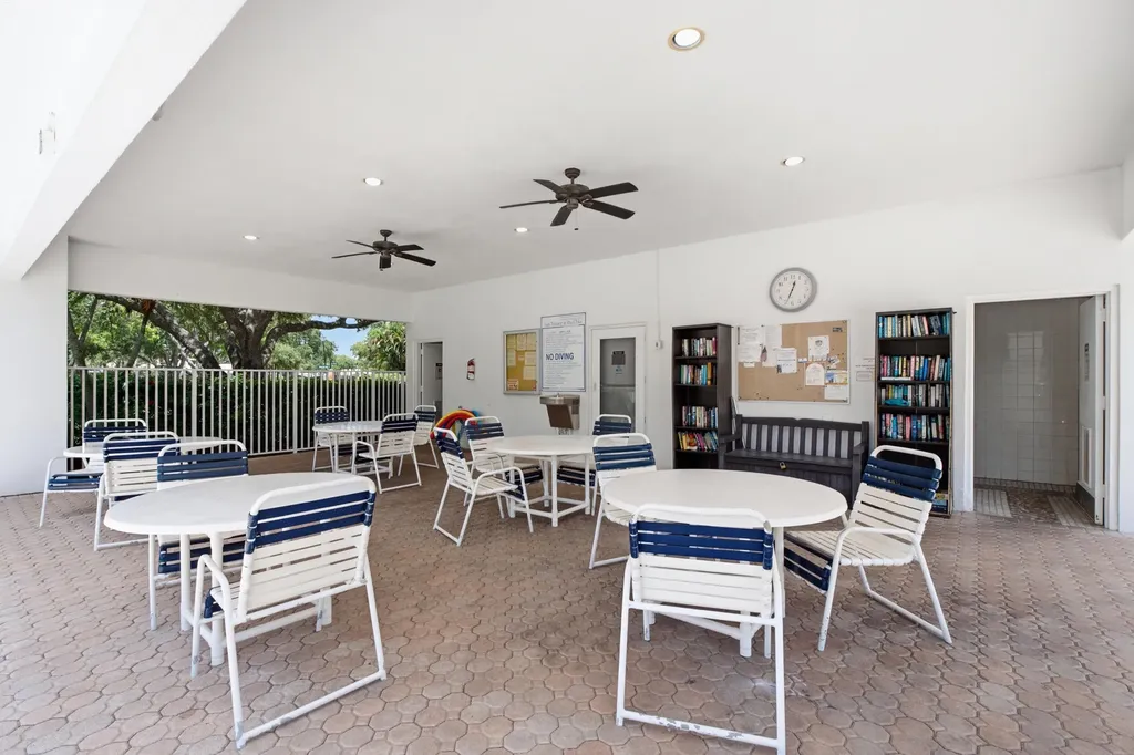 10701 Chapman Oak Court Palm Beach Gardens FL 33410