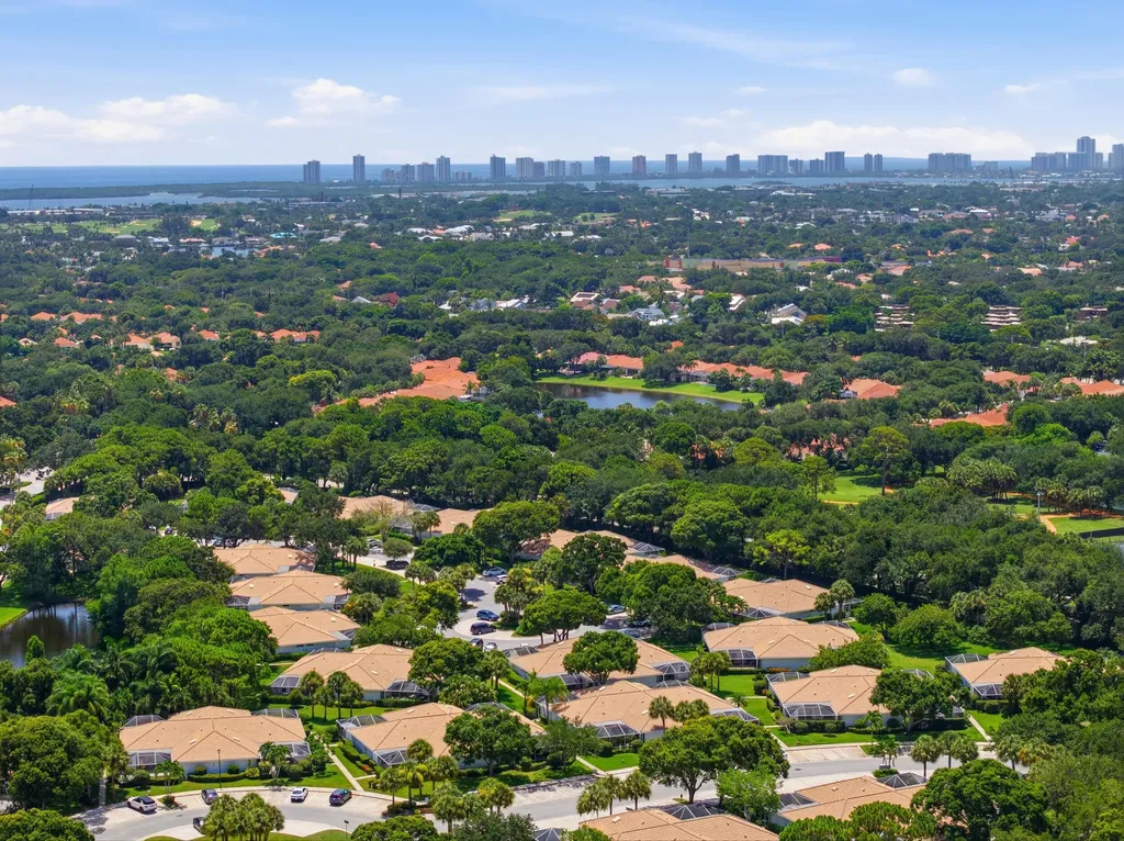 10701 Chapman Oak Court Palm Beach Gardens FL 33410