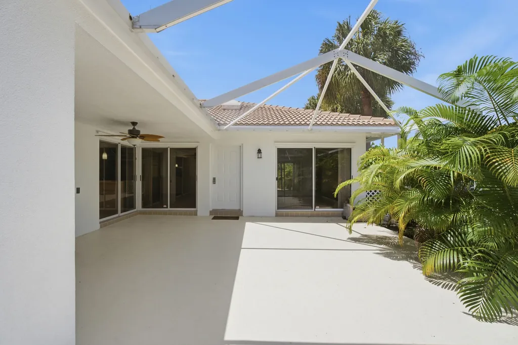 10701 Chapman Oak Court Palm Beach Gardens FL 33410