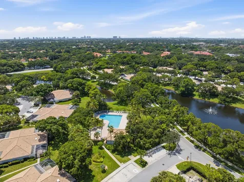10701 Chapman Oak Court Palm Beach Gardens FL 33410