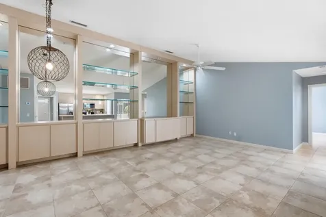 10701 Chapman Oak Court Palm Beach Gardens FL 33410